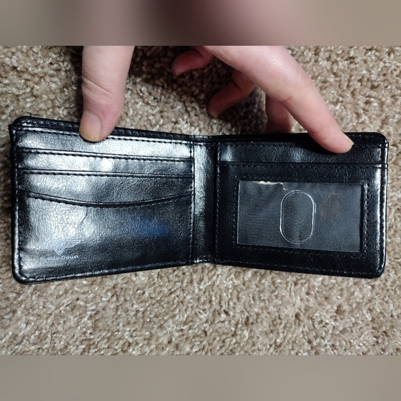 Buckle-Down Lilo And Stitch Bi-fold Wallet - Picture 6 of 9